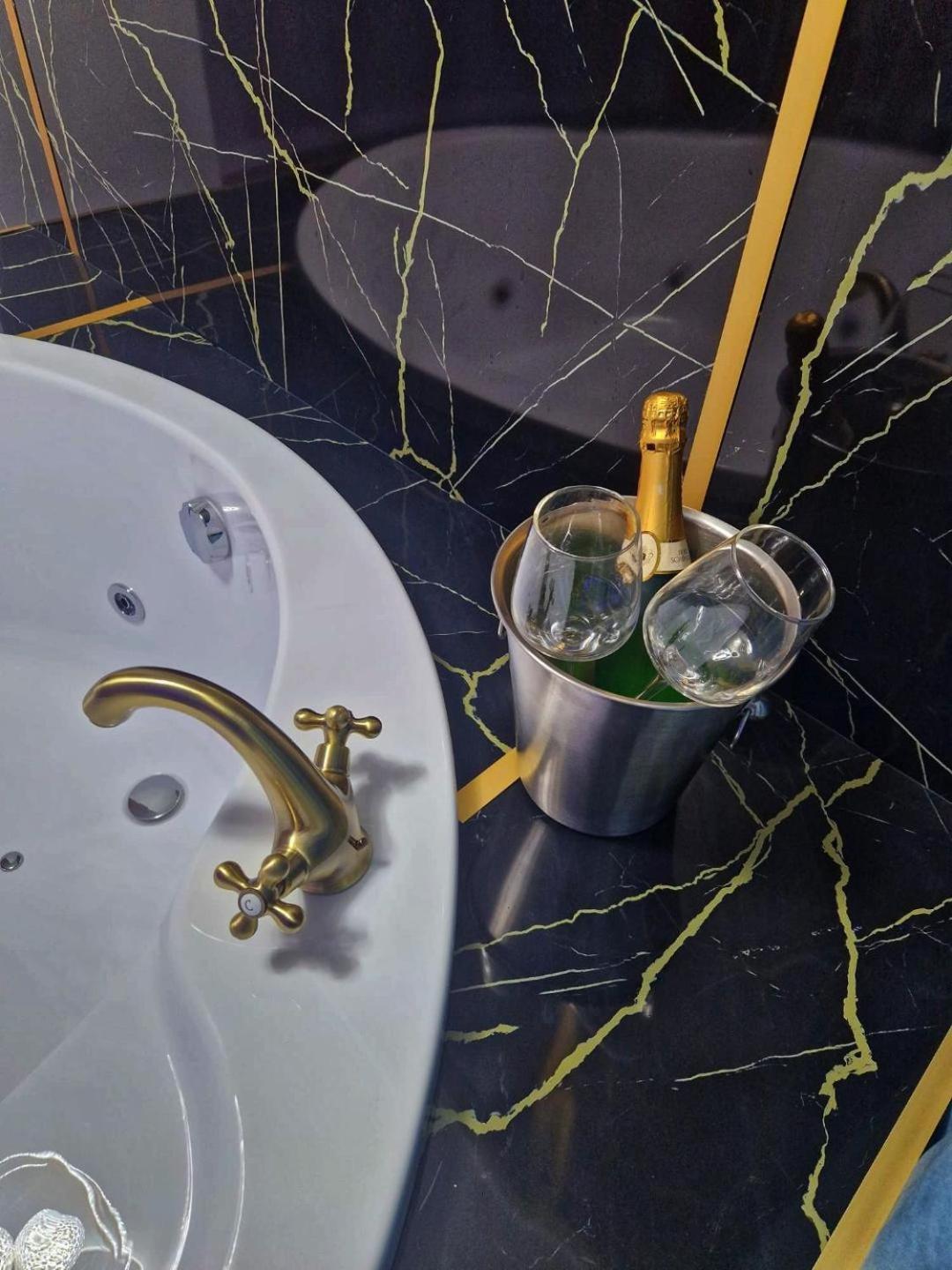 Апартаменты Afi Discret Jacuzzi Бухарест Экстерьер фото